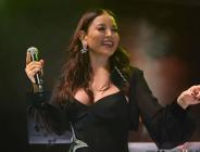 Aşkın Nur Yengi: Sahnedeki Zamansız Işıltı