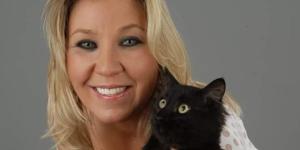 TÜRKİYE’DE İLK DEFA CANLI BİR KEDİ ÖDÜL ALDI VE MÜZEYE PATİĞİ KONULDU…