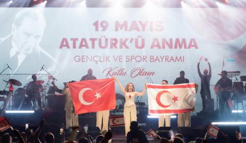 Ziynet Sali’den Kıbrıs’ta Coşkulu Bayram Kutlaması