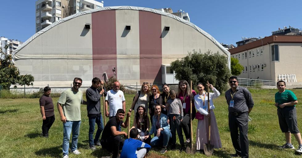 ÜNİVERSİTELİLERDEN ANLAMLI PROJE: “SEVGİ KÖK SALSIN”