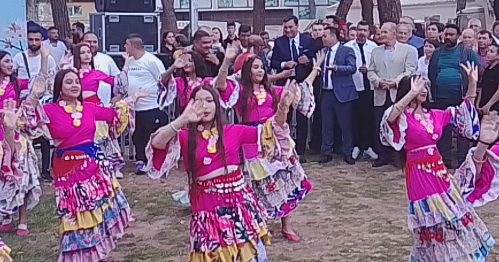 Kırkağaç’ta Geleneksel Hıdırellez Coşkusu: Şevki Özcan Sürprizi Vatandaşları Mest Etti