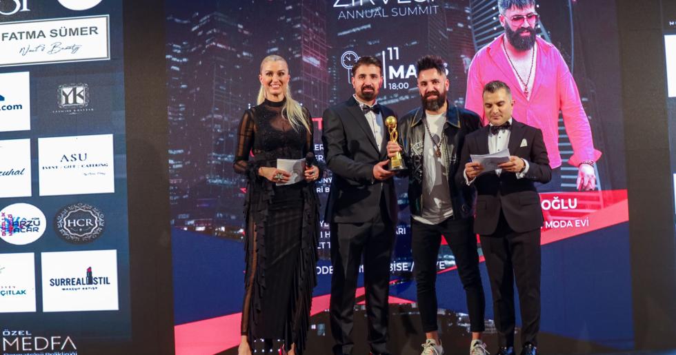 Emrullah Köroğlu “Yılın Modacısı” Seçildi