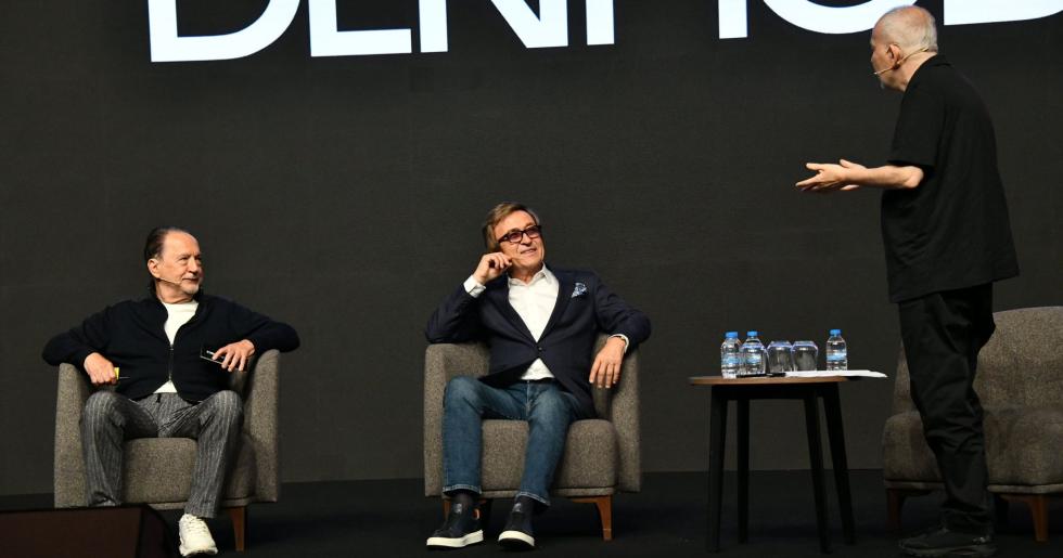 Erol Evgin’den 24. Perakende Günleri’nde Duygusal Sürpriz: “Playback Yapmam, Canlı Söyleyeceğim”