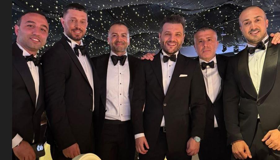 SMOKİN POZU
