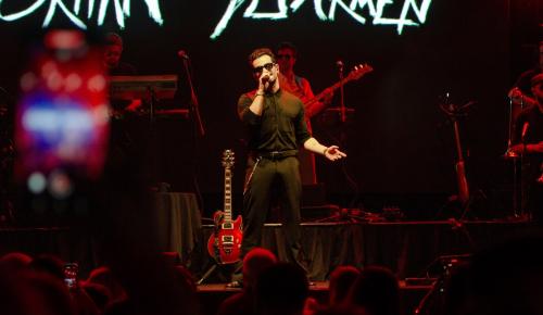 Gökhan Türkmen önceki akşam Mersin Jolly Joker’de konser verdi.