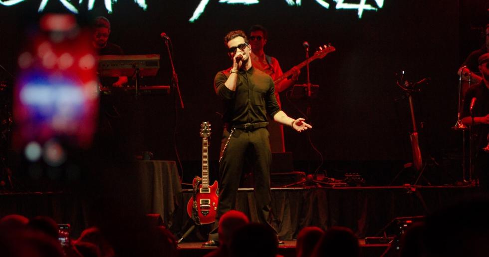 Gökhan Türkmen önceki akşam Mersin Jolly Joker’de konser verdi.