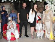 Maral’dan Muhteşem Sahnede Halay Şöleni, Esra Ezmeci Sevgilisiyle İlk Kez Görüntülendi