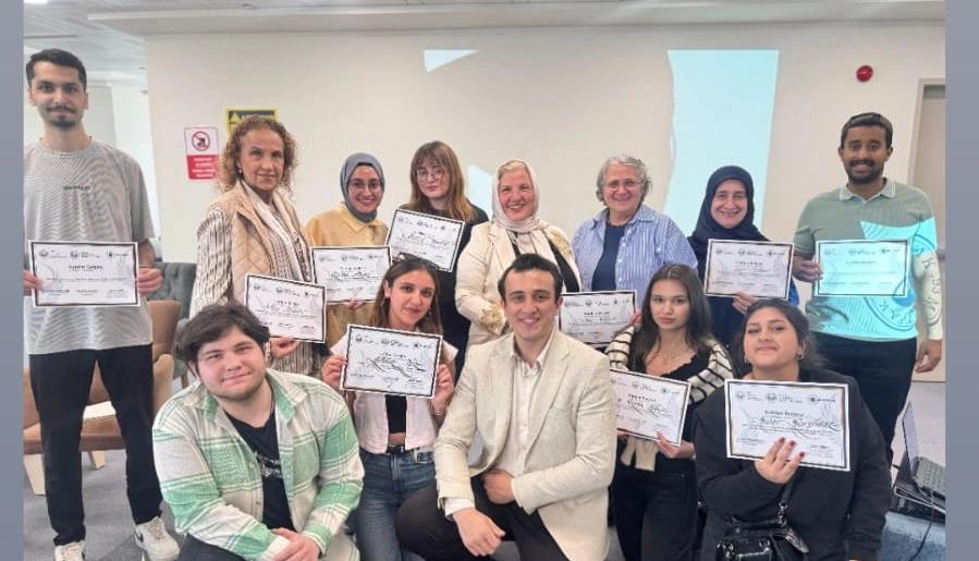 Gönül Verip Gönül Aldığı Kaligrafi Sanatıyla Fatma Çiçek Geyik Gönüllere Taht Kuruyor