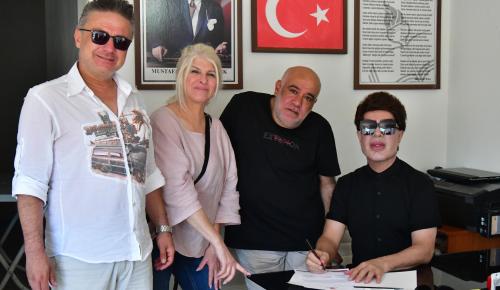 Aşırı sıcak “İyiliğe” engel olamadı… Yılmaz Morgül “Herkes tatilde, biz çöl sıcağında iyiliğe devam ediyoruz” dedi…