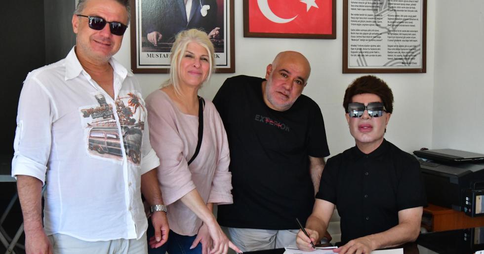 Aşırı sıcak “İyiliğe” engel olamadı… Yılmaz Morgül “Herkes tatilde, biz çöl sıcağında iyiliğe devam ediyoruz” dedi…