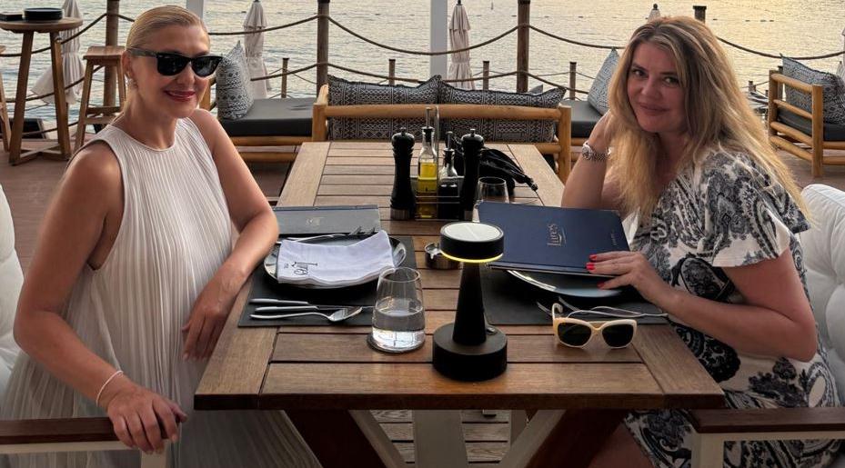 Zeynep Mansur ve Şebnem Özinal Tatil İçin Kalkan’ı Tercih Etti