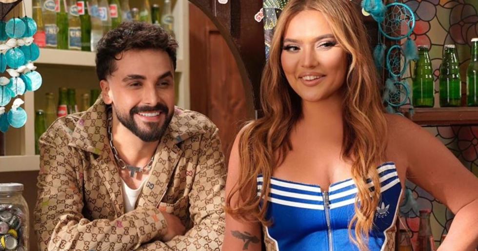 SEFO VE DEMET AKALIN DÜNYAYI SALLIYOR!  “YERİNDE DUR” BILLBOARD LİSTESİNDE 17. SIRADA!