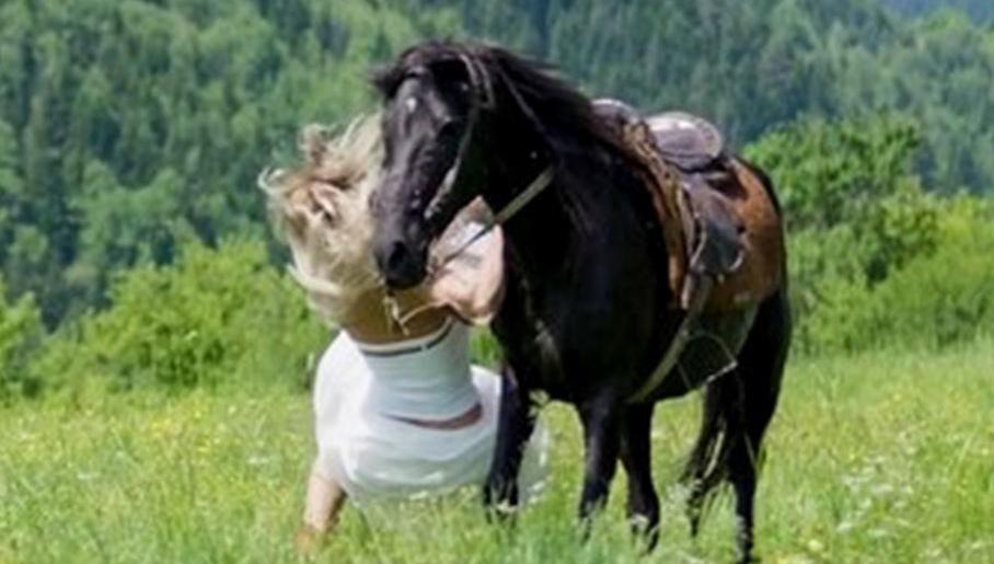 Pınar Yıldız klip çekiminde Attan düştü hastanelik oldu