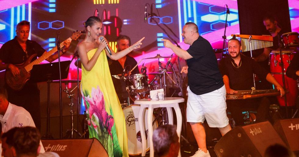 Gülben Ergen’den Alaçatı’da Sezonun İlk Konseri
