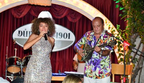 Buzuki Hakan ve Pelin’le Unutulmaz Bir Gece