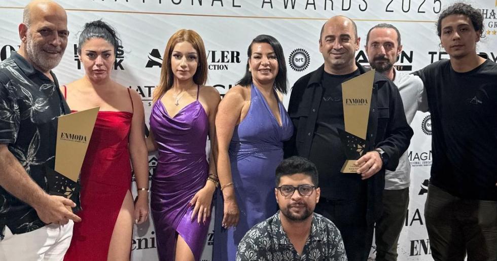 “EN MODA” Gecesinde Görkemli Anlar: Kıbrıs Türk Haber’e Çifte Ödül!