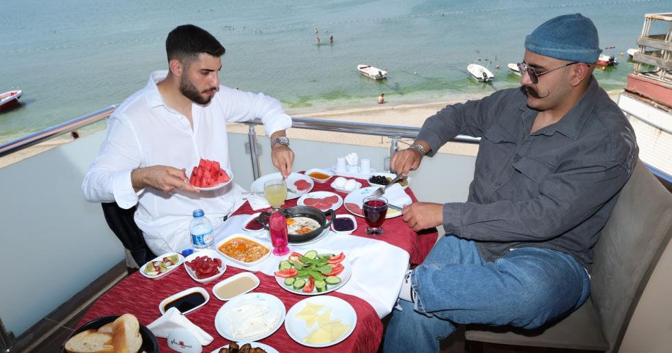 İstanbul’a Yarım Saatte Tatil: Kumburgaz Sahil Gold Otel Sezona Hızlı Girdi