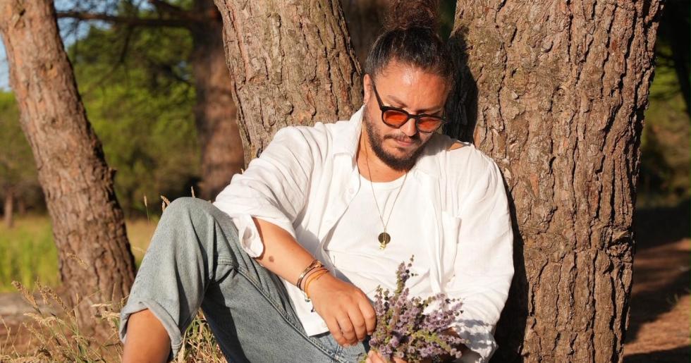 ENGİN DEMİRCİOĞLU’NDAN YAZA DAMGA VURACAK SEZEN AKSU COVER’I: “YANMIŞIM SÖNMÜŞÜM BEN”