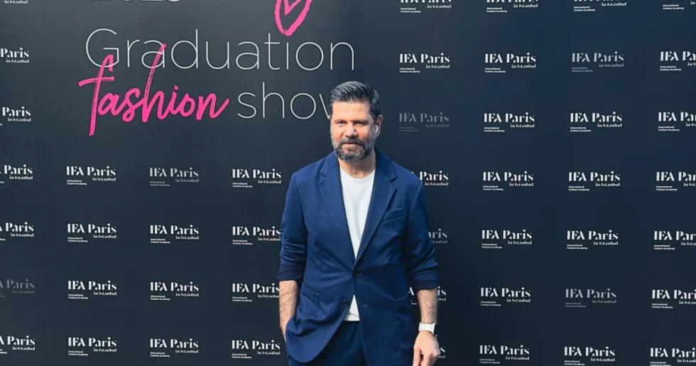 Ünlülerin ödüllü moda fotoğrafçısı Semih Palancı, IFA Paris Defilesinde Taçlı Güzelleri Kadrajına Aldı