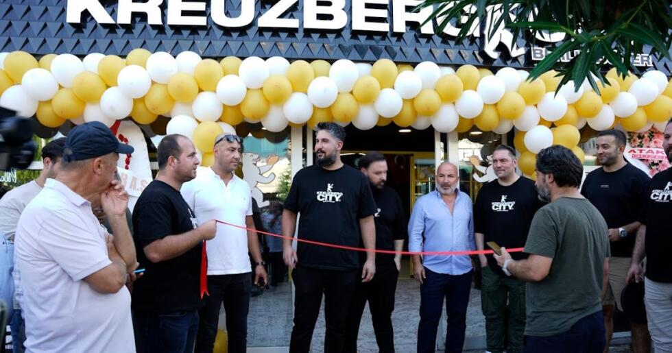 Gökay Taşdoğu, Taner Esirtgen ve Cartel Rapgurubundan tanıdığımız Erci E. birlikte bir ilke adım attılar.