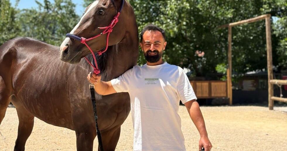 “İsmail Özkan ve ailesinin, Dededen Kalan Çiftliği Doğa Tutkunlarının Cennetine Dönüştürdü : ÖZKAN AT ÇİFTLİĞİ”