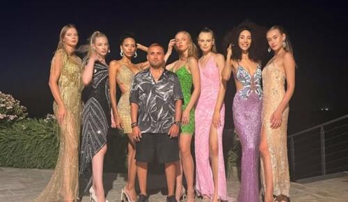 Bu defile çok konuşulur     20 top model 75 mankenle defile