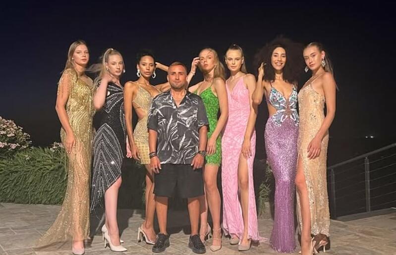 Bu defile çok konuşulur     20 top model 75 mankenle defile