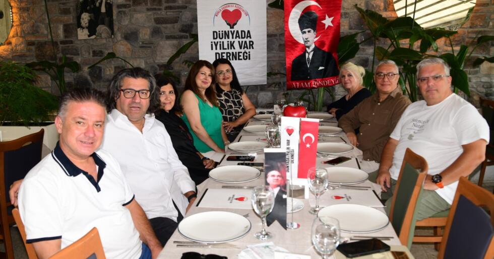 Ünlü sanatçı kurucusu olduğu derneğin balosunda sahneye çıkıyor…