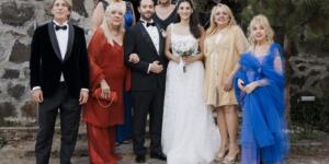 Oyuncu Sitare Akbaş, hayatını meslektaşı Cengiz Orhonlu ile birleştirerek evlendi. 