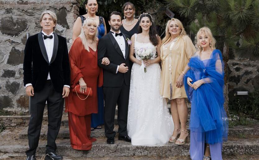 Oyuncu Sitare Akbaş, hayatını meslektaşı Cengiz Orhonlu ile birleştirerek evlendi. 