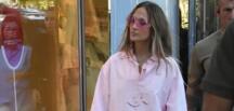 Jennifer Lopez’in giremediği mağazaya elini kolunu sallayarak girdi