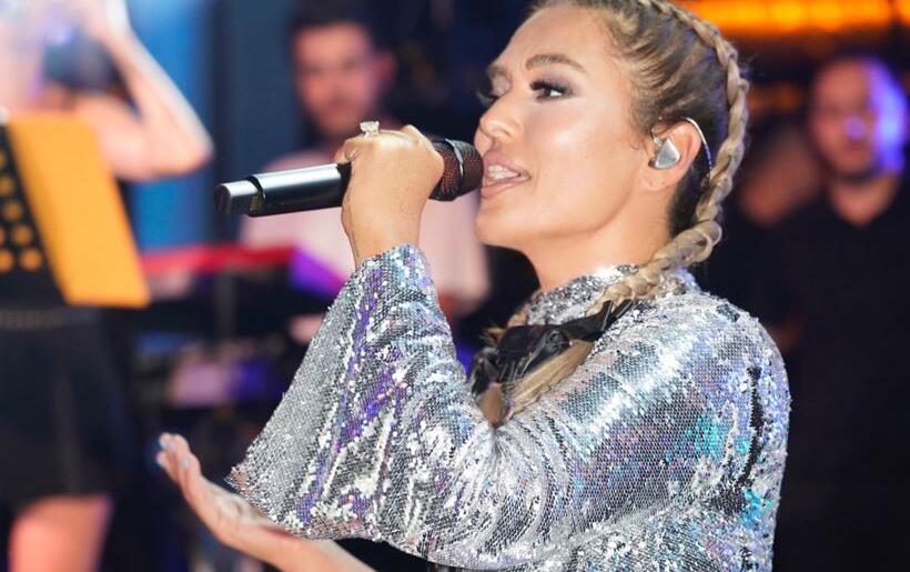 Demet Akalın Kemer’de Unutulmaz Bir Geceye İmza Attı