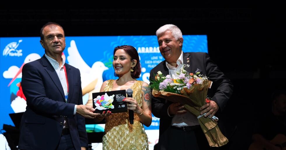 Binlerce kişi, Melek Mosso konserine akın etti