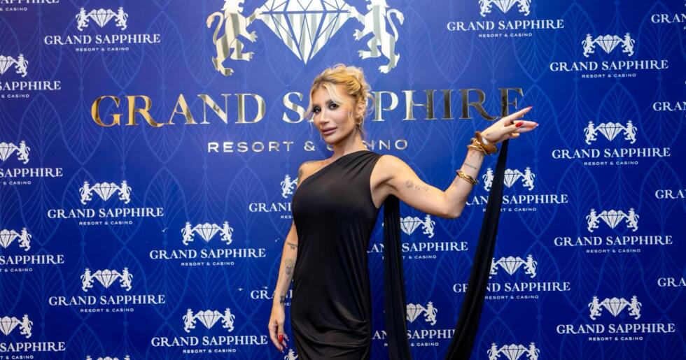 İREM DERİCİ GRAND SAPPHIRE RESORT’TA SAHNE ALDI