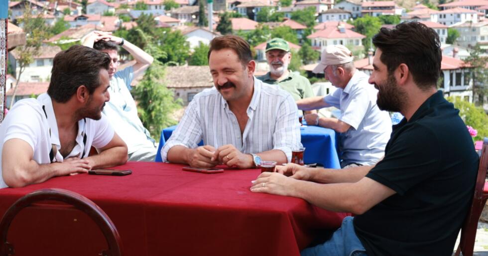 “ÖĞRETMEN 2” FİLMİNİN SET ARKASI DA FİLM KADAR EĞLENCELİ