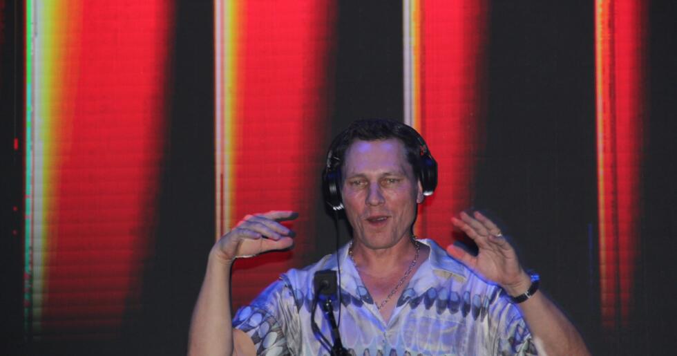 DJ Tiësto Kıbrıs’ta Sahneyi Salladı!