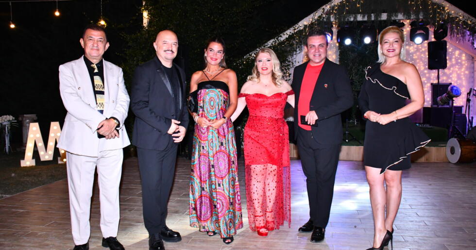 Ünlü isimleri buluşturan gece! Melis Gökhan ve  Canberk Acartürk mutluluğa ‘evet’ dedi