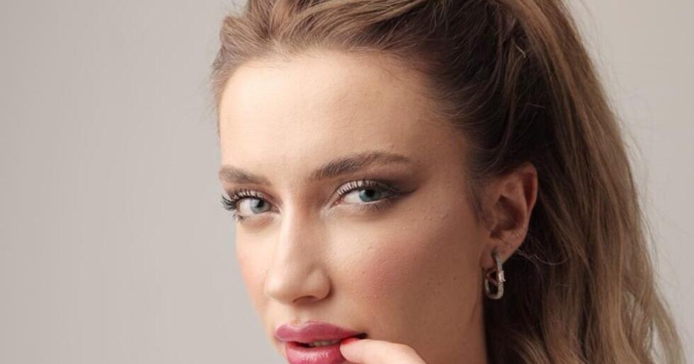 Model ve Oyuncu  Sümeyye Akçınar kimdir ?