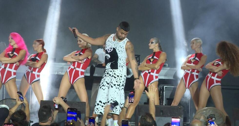 Ünlü rapçi Level C5, Kıbrıs Chamada Beach Club’ta yaklaşık 3 bin kişilik dev bir konser verdi