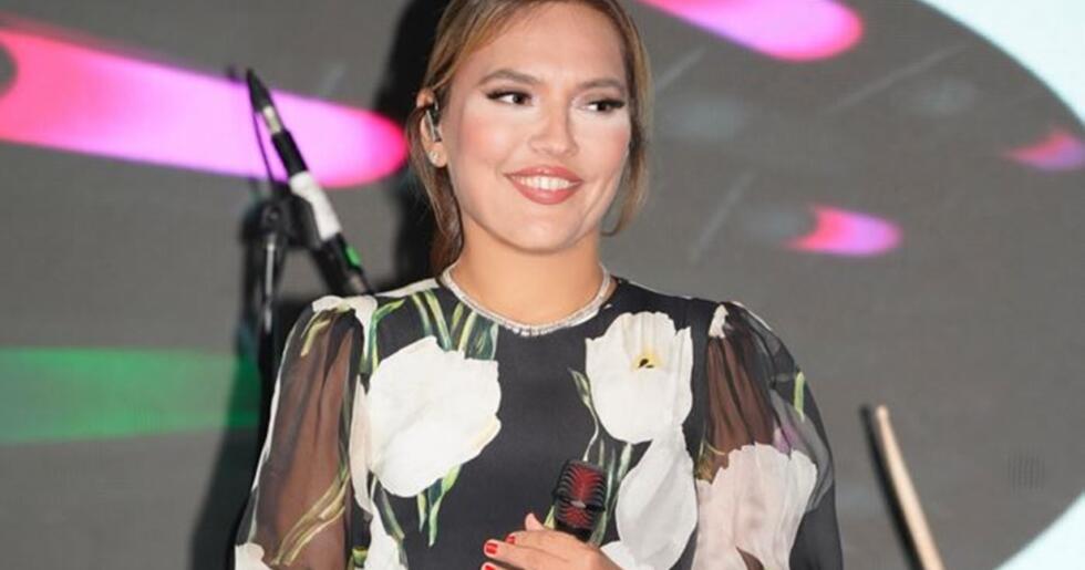 Demet Akalın’dan Yaza Veda!