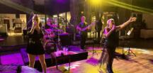 SİBEL ALAŞ VE JALE SİLİVRİ VİLLADA SEVENLERİYLE BULUŞTU…