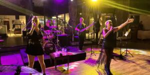 SİBEL ALAŞ VE JALE SİLİVRİ VİLLADA SEVENLERİYLE BULUŞTU…