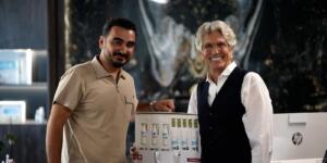 Berkay Tulpar, Hollywood Yıldızı Eric Roberts’ı Yapay Zekâ Destekli Saç Ekimi Teknolojisi FAIR ile Ağırladı