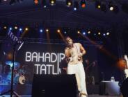 Pendik Kahve Festivali’nde sahne alan ünlü sanatçı Bahadır Tatlıöz, muhteşem performansıyla on binleri coşturdu.