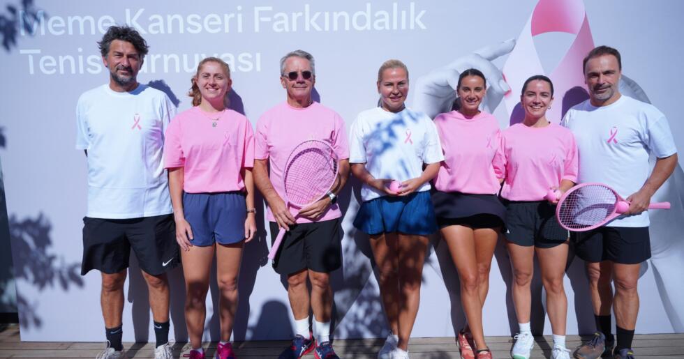 QNB TÜRKİYE, MEME KANSERİ İLE MÜCADELEYE DİKKAT ÇEKTİ  PEMBE TOP BU YIL DA FARKINDALIK İÇİN HAVALANDI