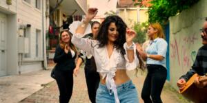 ESRA ÖZTÜRK BEN DEĞİL MÜZİK SOUNDUM DEĞİŞTİ