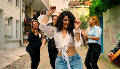 ESRA ÖZTÜRK BEN DEĞİL MÜZİK SOUNDUM DEĞİŞTİ