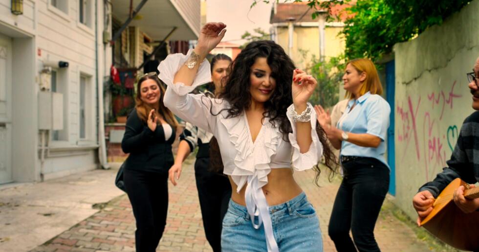 ESRA ÖZTÜRK BEN DEĞİL MÜZİK SOUNDUM DEĞİŞTİ