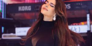 Simge Yeni Albümünü Görkemli Bir Partiyle Tanıtıyor!