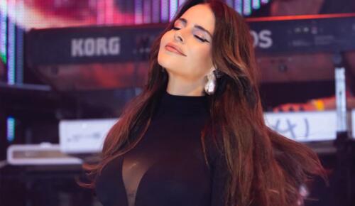 Simge Yeni Albümünü Görkemli Bir Partiyle Tanıtıyor!